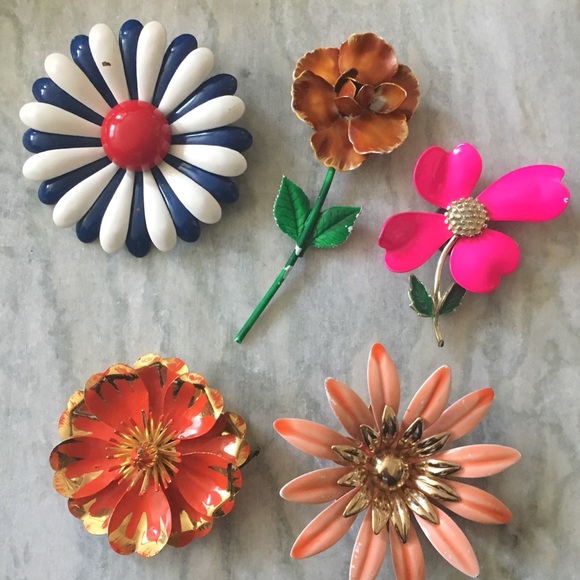 Vintage Accessories - Vintage Enamel Flower Magnets